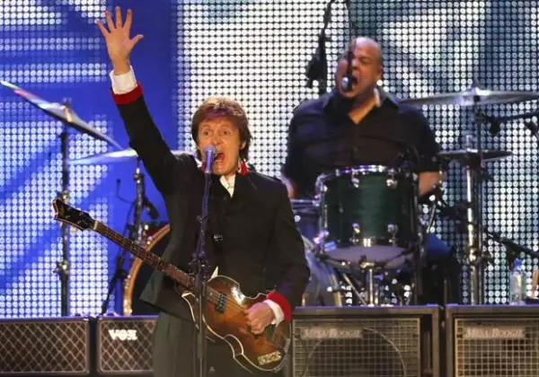 McCartney abrió el concierto con Venus and Mars.