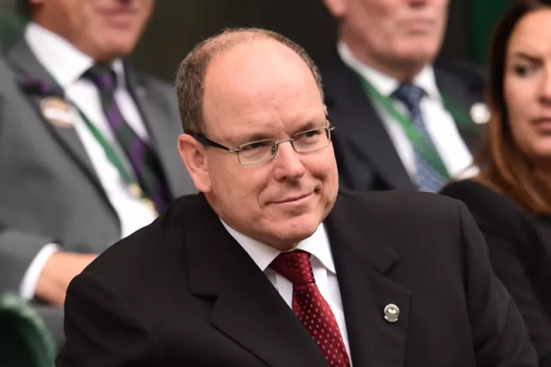 Alberto de Mónaco no quiere que la paz de su principado se vea perturbada por la horrible moda de los selfie stick.