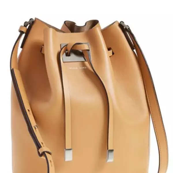 Michael Kors se apega a lo clásico.