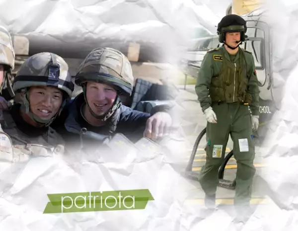 Un hombre en uniforme es atractivo para algunas y a Enrique le sienta muy bien.