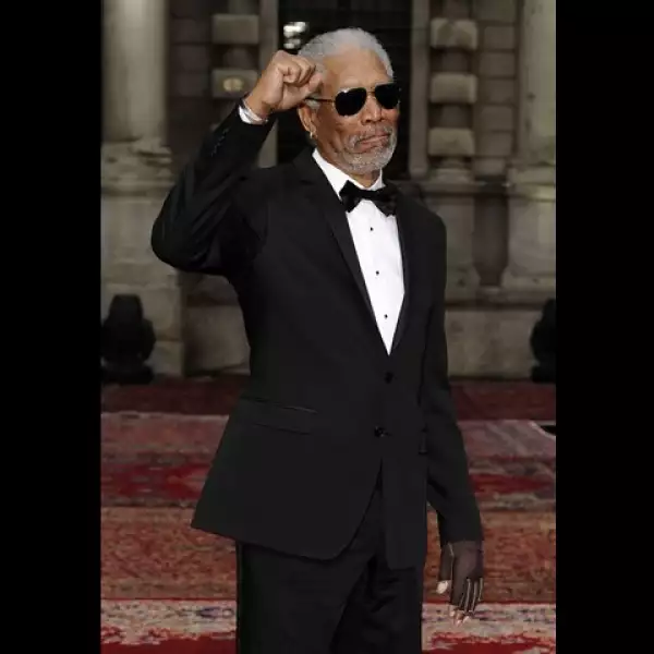 El talentoso actor apuesta por las prendas amplias y en tonos claros