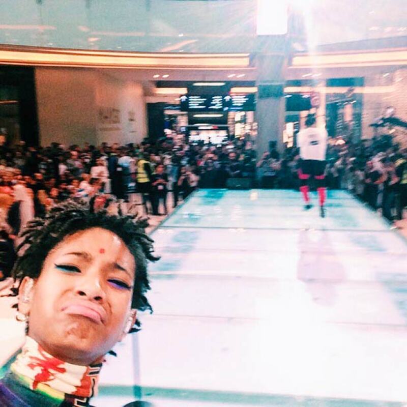 Durante la entrevista Willow habló poco, siendo Jaden quien incluso explicara el por qué de sus prendas de mujer.