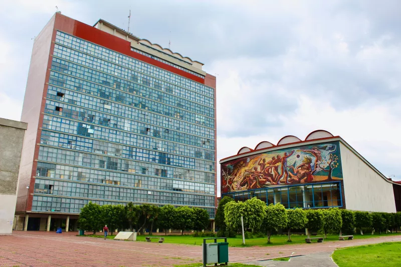 UNAM le copia al IPN y aplica por primera vez examen de licenciatura en línea para SUAyED 2025