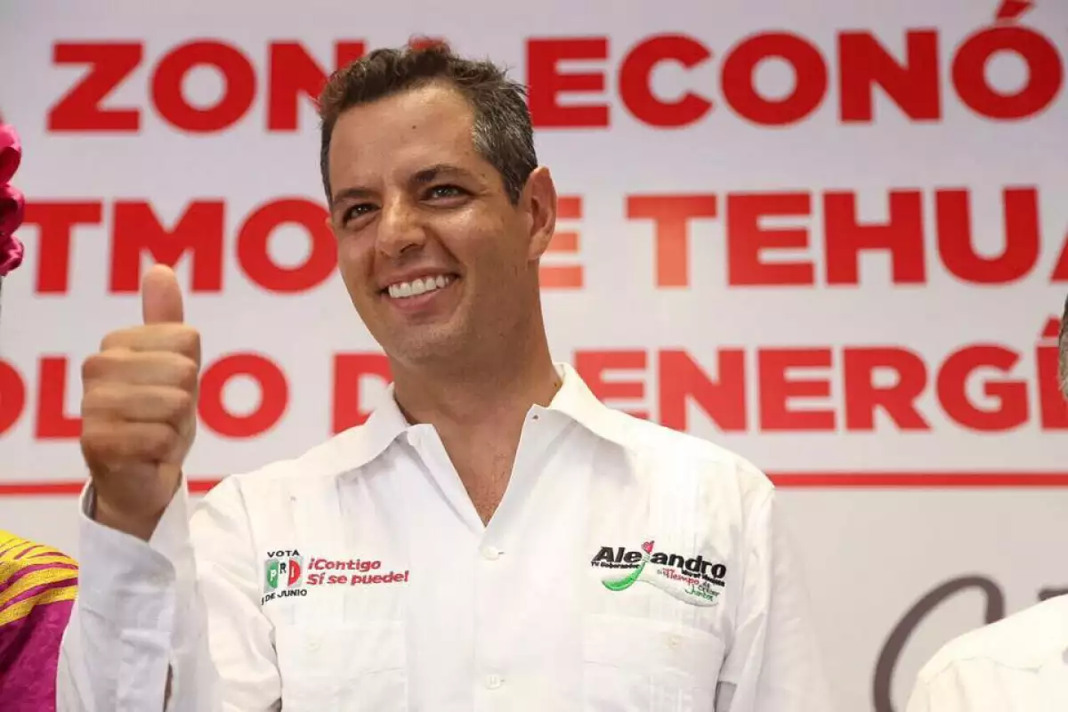 El TEPJF falló a favor de Murat Hinojosa al señalar que es suficiente ser hijo de padres oaxaqueños pra ser candidato a la gubernatura.