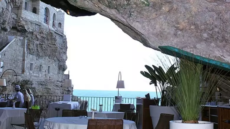 Ristorante Grotta Palazzese (Polignano a Mare, Italia)