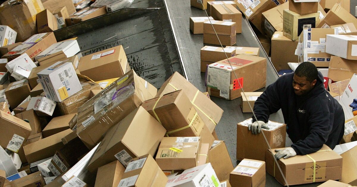 25 ülke Pausan paketleri Posta'ya ABD'ye Tarifelerle