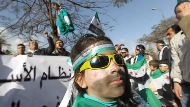 Mientras está la reunión de la Liga Árabe, manifestantes en El Cairo protestan contra la violencia en Siria