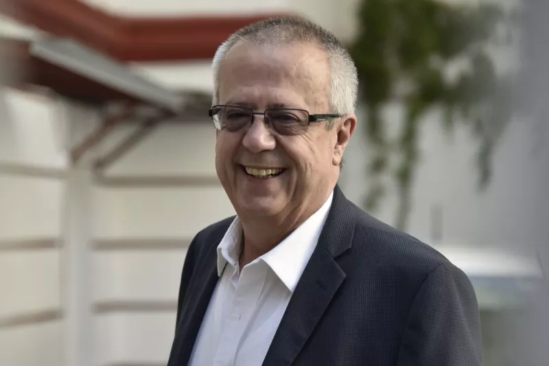 Carlos Urzúa como colaborador de AMLO