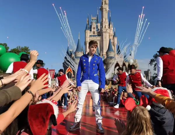 Justin grabó el especial navideño el parque Magic Kingdom en Walt Disney World, en Florida.