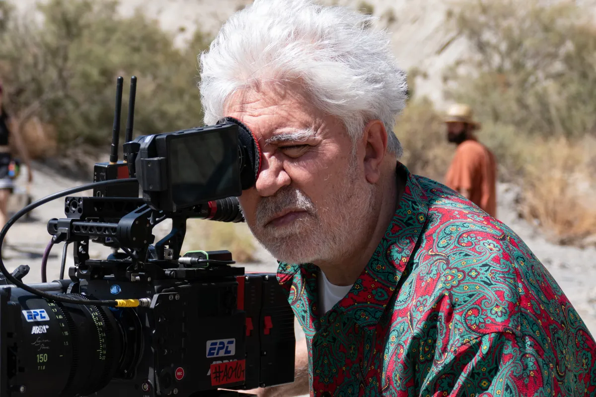 El cineasta español Pedro Almodóvar durante el rodaje de Strange Way of Life.