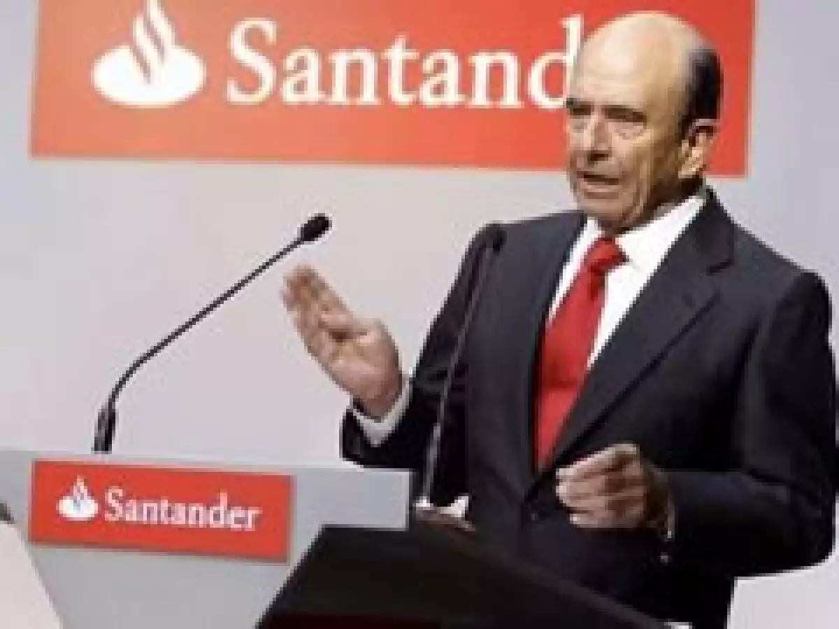 Emilio Botín, presidente de Banco Santander, dijo que defenderán los intereses de sus clientes. (Foto: Archivo)