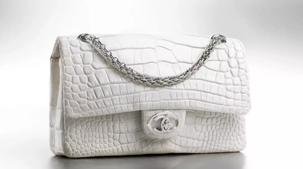 Bolsa Chanel con diamantes