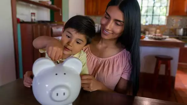 Ayudemos a los más jóvenes a manejar sus finanzas