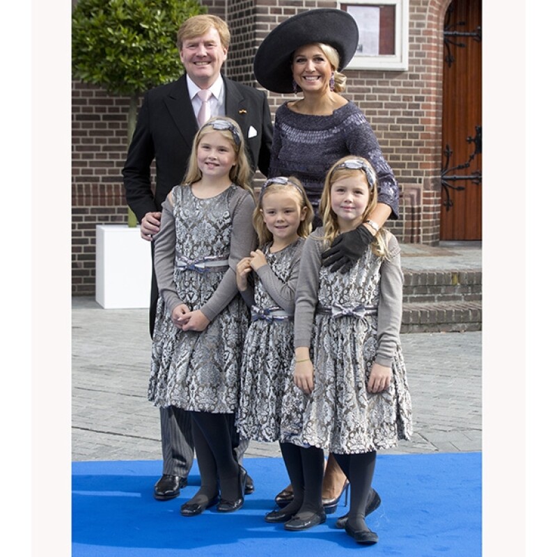 Los Reyes Guillermo y Máxima de Holanda acudieron a la boda en compañía de sus tres hijas.