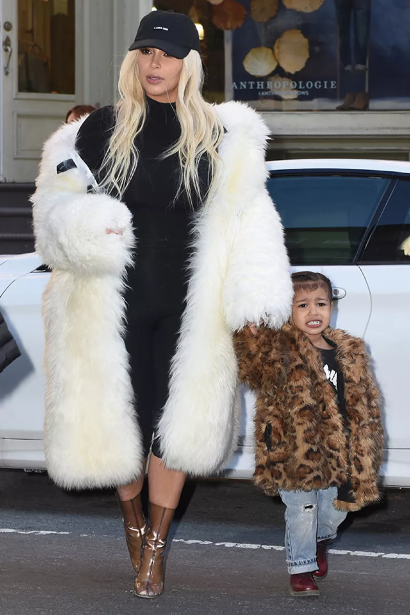 Gracias a sus papás, la pequeña ha estado muy en contacto con la moda y parece que ahora, a sus 3 años, refleja un poco de lo que ha aprendido de ellos.