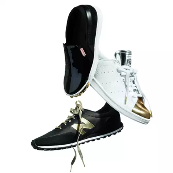 Busca piezas con detalles metálicos. Nos encantan estos de Louis Vuitton, adidas Originals y New Balance