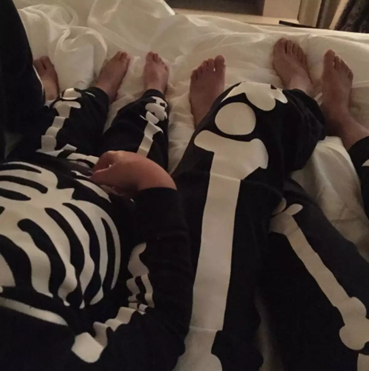 Kourtney presumió las pijamas con las que duermen sus hijos en la espera de Halloween.