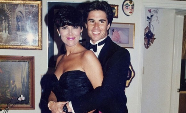 Junto a Todd Waterman, quien alguna vez declaró que además de que Kris y él se seguían viendo cuando ella ya salía con Bruce Jenner, su romance inició cuando ella aun estaba casada con Robert Kardashian.