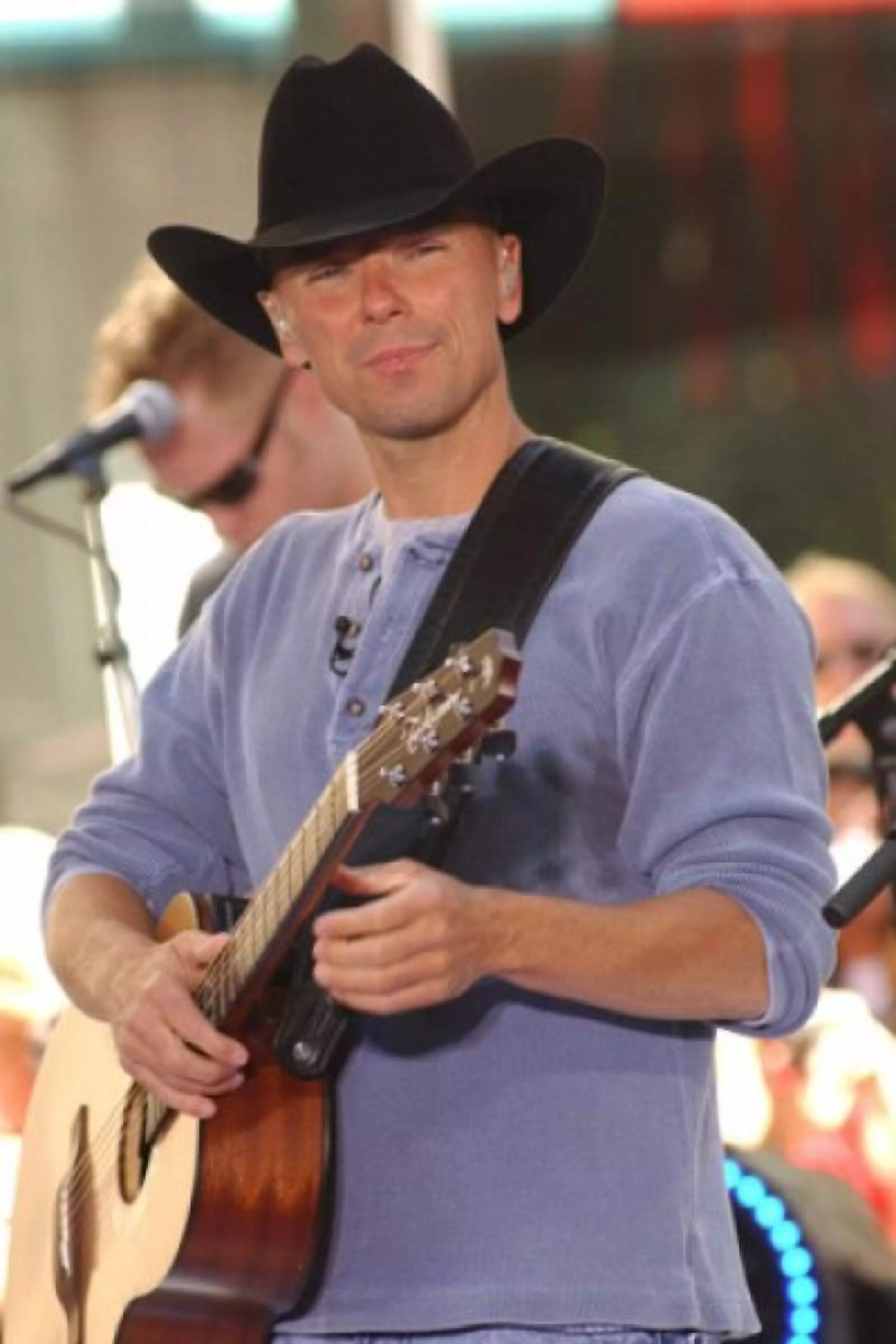 El cantante country Kenny Chesney está en quinto lugar con 65 millones de dólares.