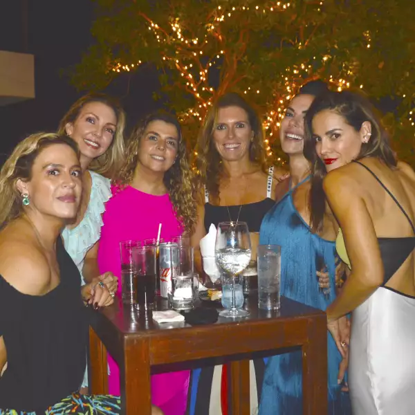 Laura Álvarez, Mariana Delgado, Ruth Baqueiro, Galy Pavia, Katelen Covolo y Andrea Echeverría