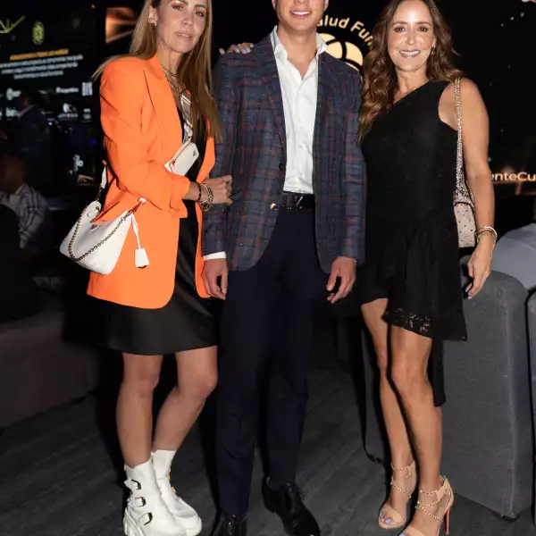 Deborah Pérez, Marlon Martínez y Fernanda Doring.jpg