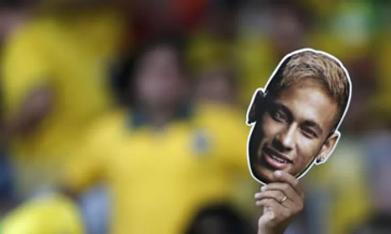 El brasileño Neymar lideró el listado de los jugadores más comentados en Facebook. (Foto: Reuters)