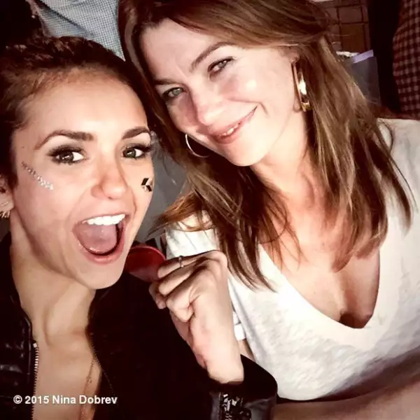 Muy contentas aparecieron las actrices.