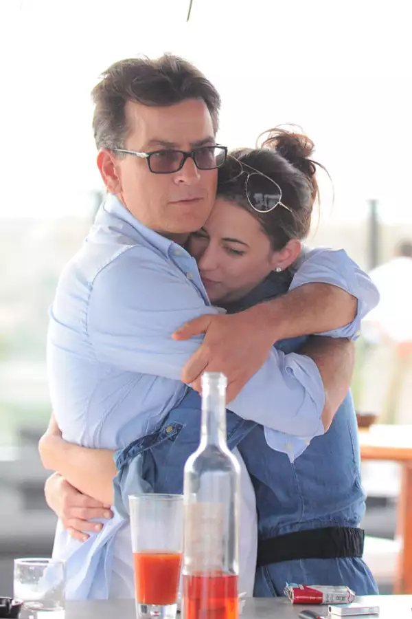 Charlie Sheen y Georgia Jones.