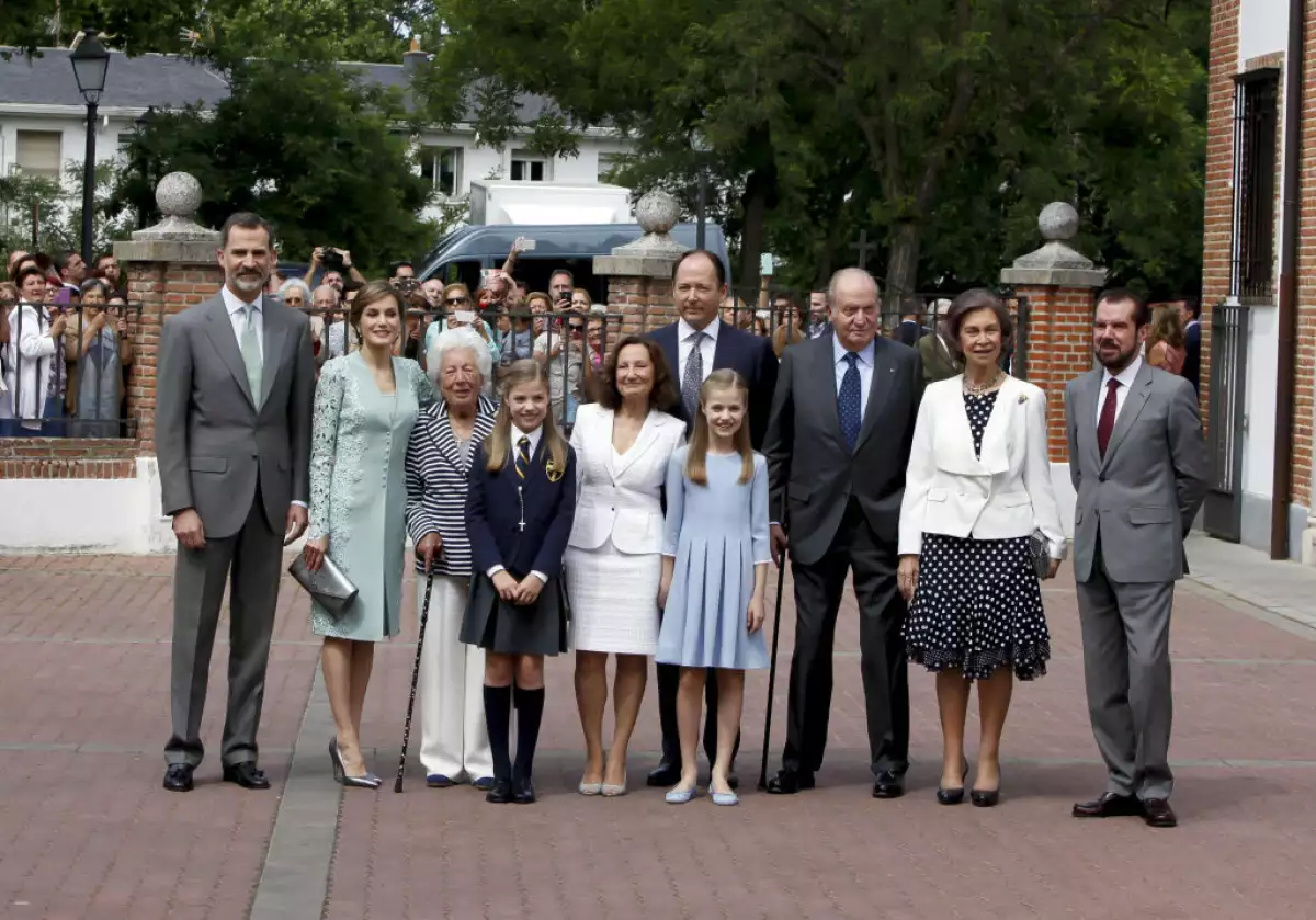 Spanish Royals Attend Their Daughter Sofia's First Communion