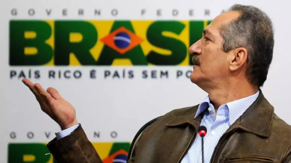 el ministro de deportes brasil presenta el lema del mundial