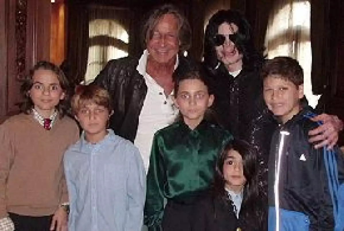 Sin importar lo inusuales que hayan sido sus vidas hasta la fecha, ahora los hijos de Michael Jackson enfrentan un trauma experimentado por todos los niños que pierden a un padre repentinamente.