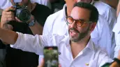 El candidato presidencial de Colombia, Abelardo de la Espriella, del movimiento Salvadores de la Patria, saluda a los partidarios mientras vota en un colegio electoral durante las elecciones presidenciales en Barranquilla, Colombia, el 31 de mayo de 2026. Los colombianos se dirigen a las urnas en una elección presidencial que determinará la respuesta de la nación en conflicto a la espiral de violencia, ya sea quedándose a la izquierda y optando por el diálogo o yendo a la derecha hacia una guerra total.