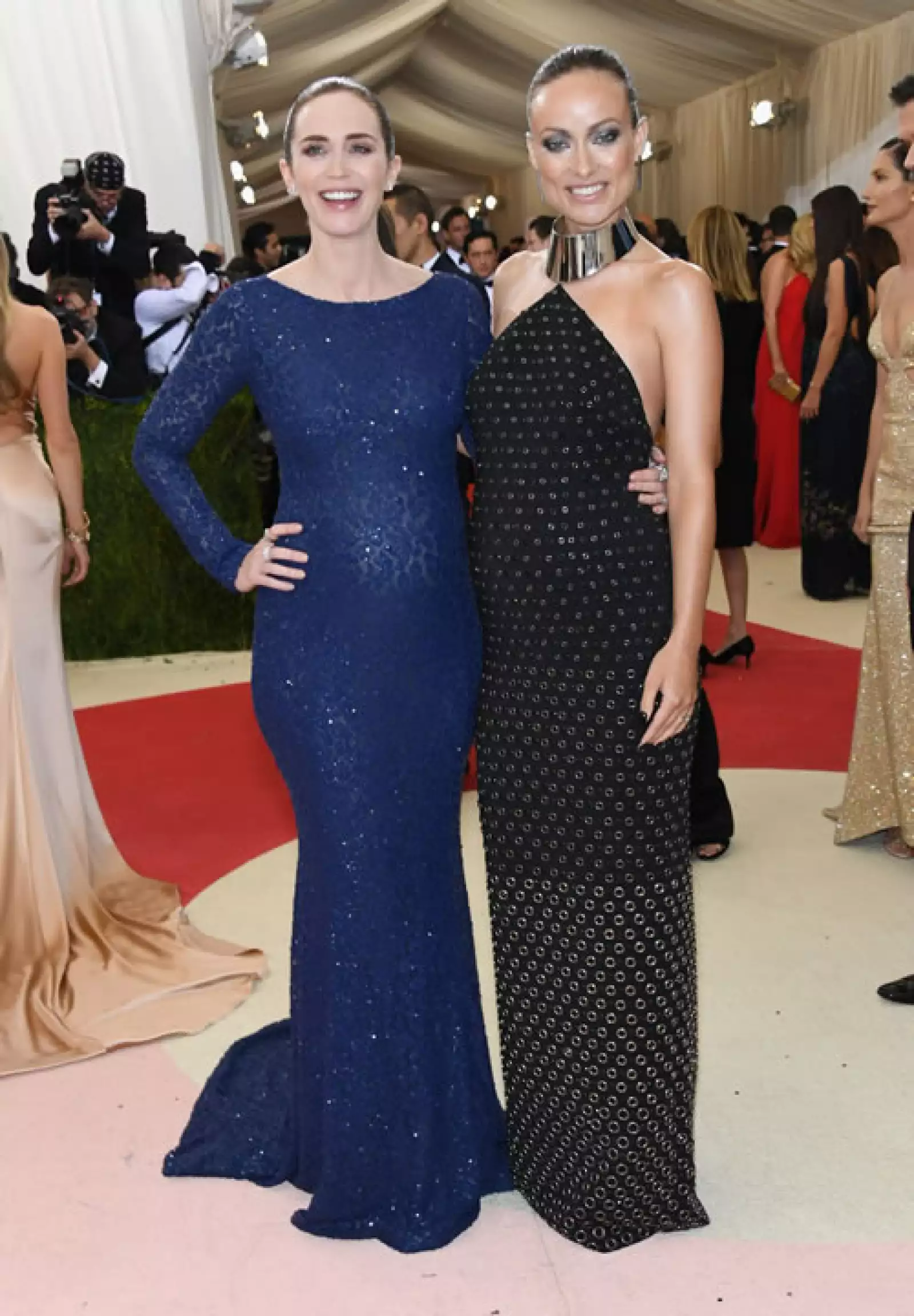 Emily Blunt y Olivia Wilde en Michael Kors.