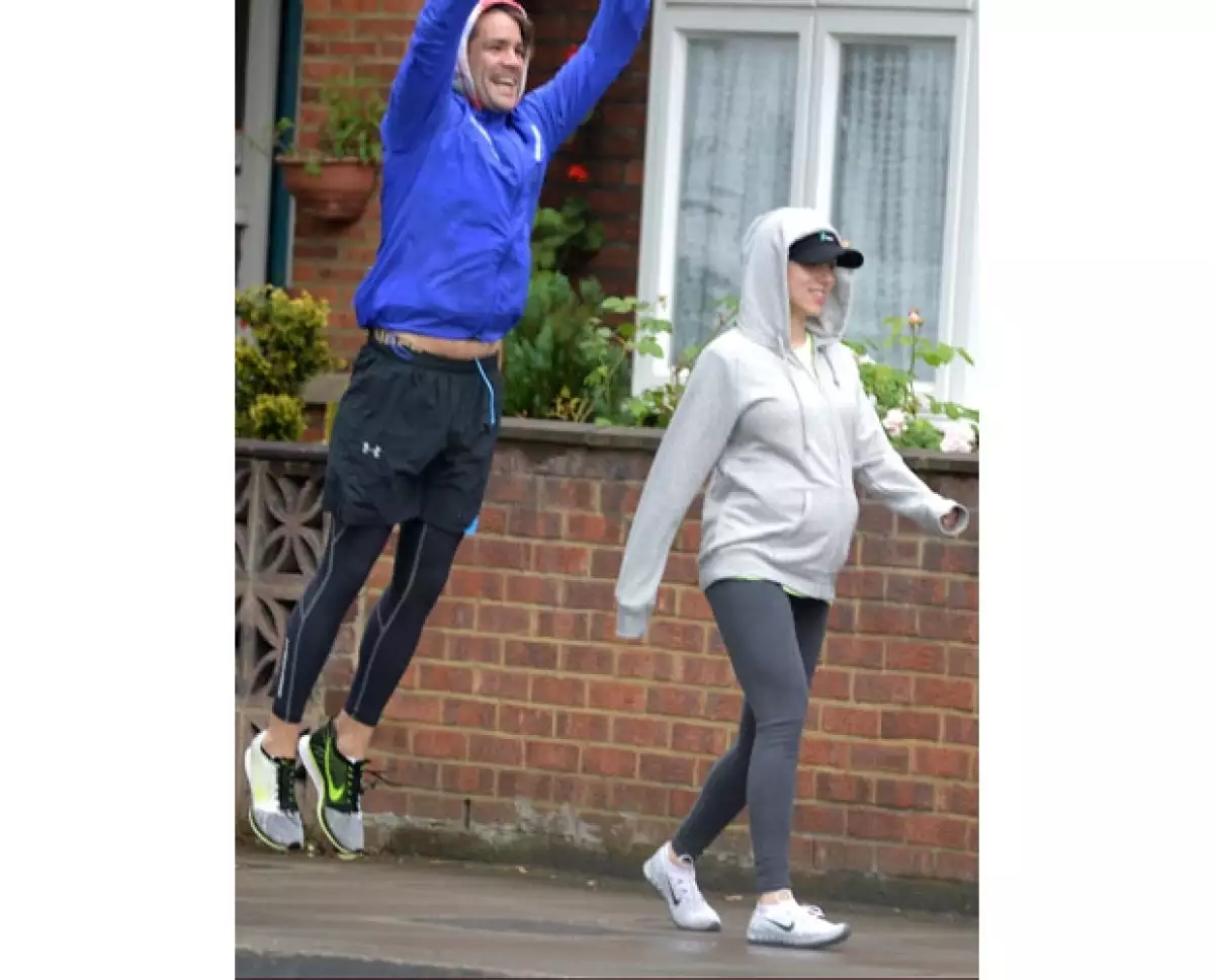 Scarlett y Romain fueron captados en las calles de Londres, donde ella graba la próxima película de `The Avengers´.