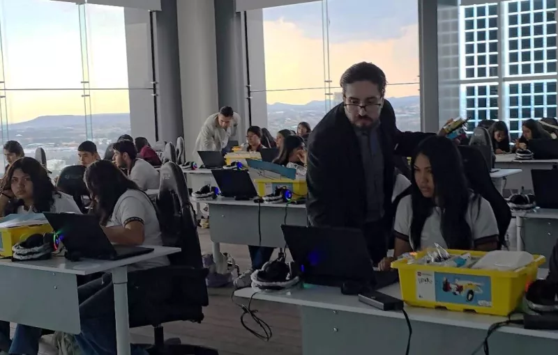 AWS abre en Querétaro su primera “prepa tecnológica” en Latinoamérica para 1,400 estudiantes al año