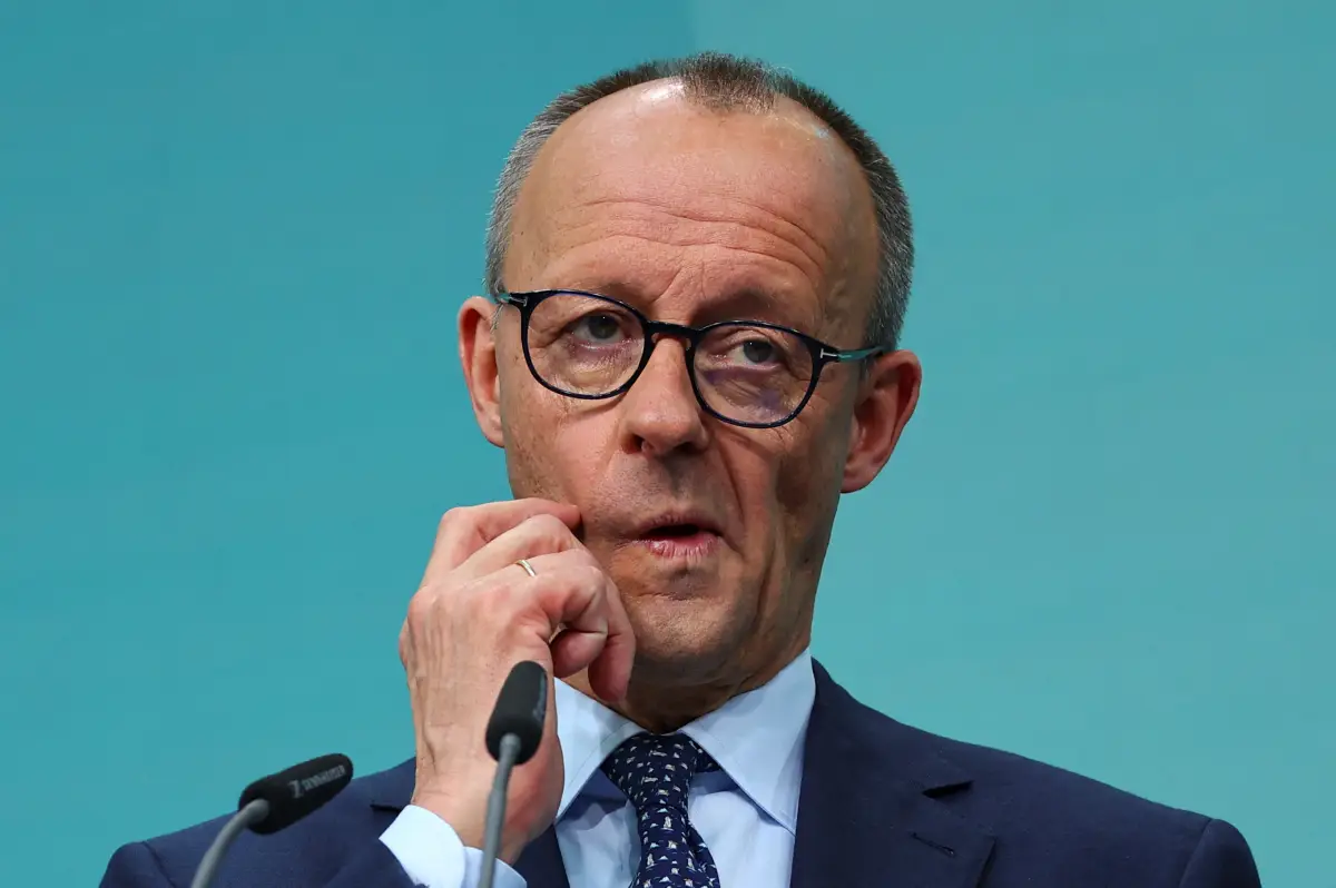 El candidato conservador alemán a canciller y líder del partido de la Unión Demócrata Cristiana (CDU), Friedrich Merz, asiste a una conferencia de prensa después de las elecciones generales en Berlín, Alemania, el 24 de febrero de 2025.