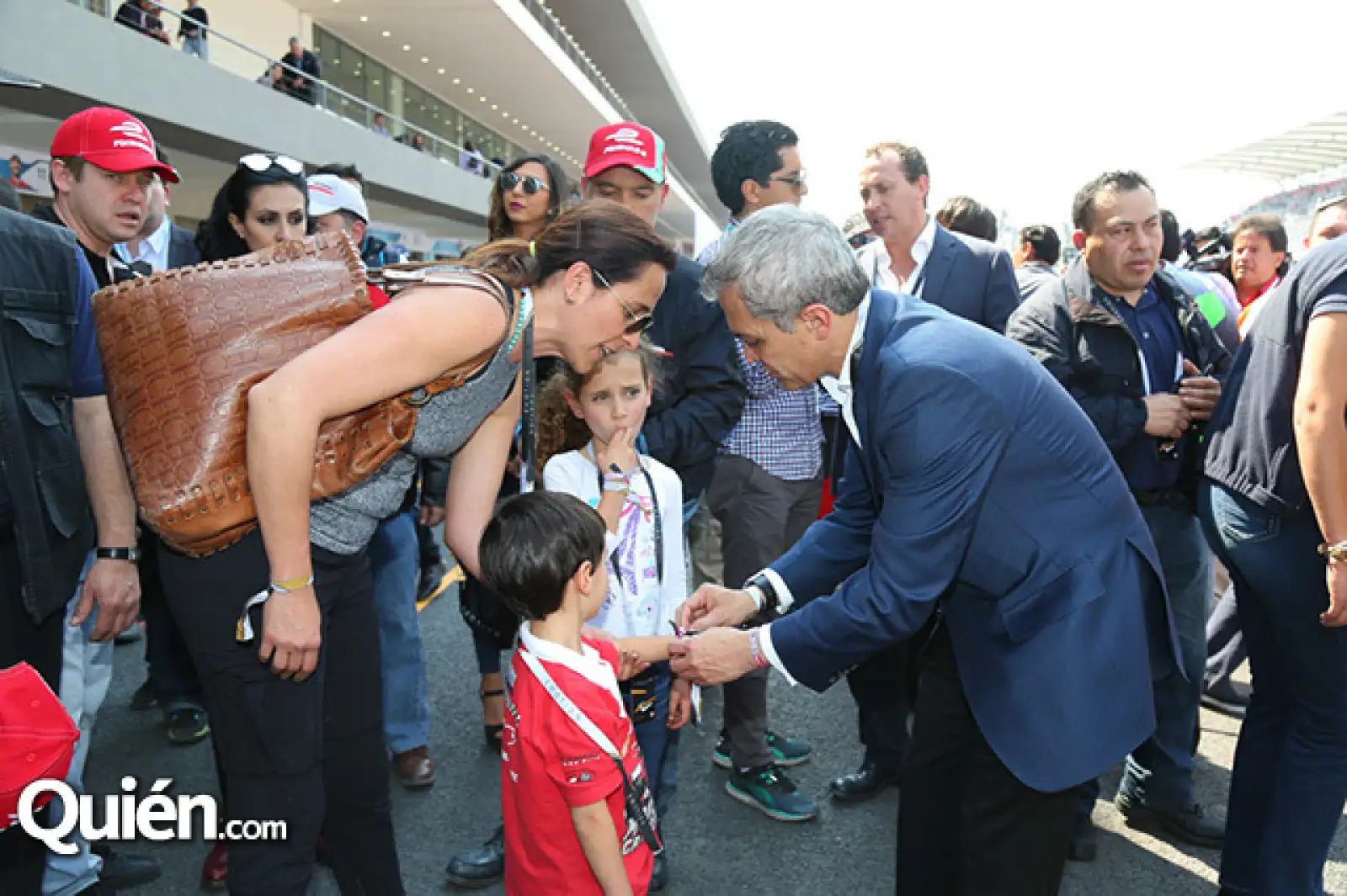 Graciela Rojas, Jerónimo e Isabel Aznar con Miguel Ángel Mancera