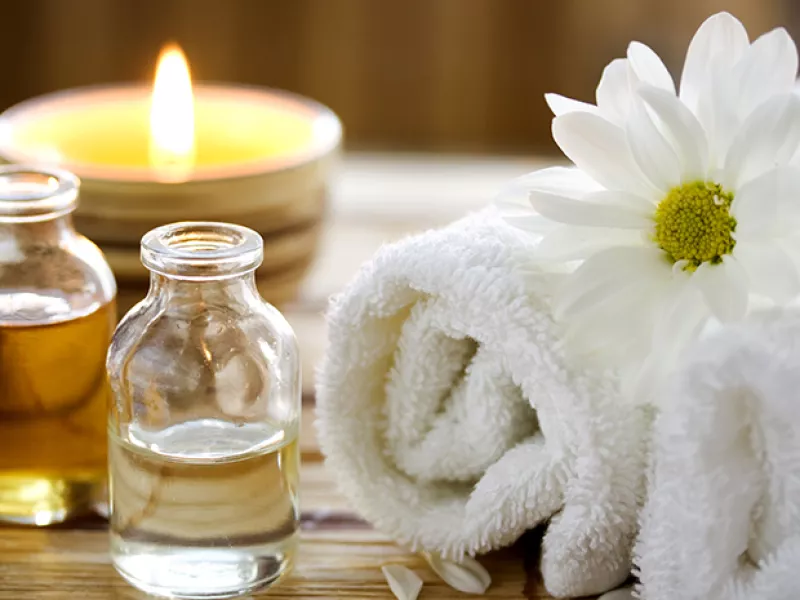 Sabemos lo ajetreada que puede llegar a ser la vida diaria. Por lo mismo, te damos una guía para craer tu propio espacio de relajación en la comodidad de tu hogar.