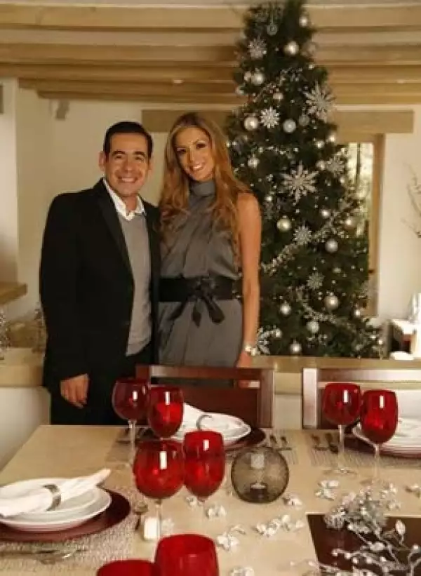 Rebeca puso el árbol que dejó maravillados a sus hijos.