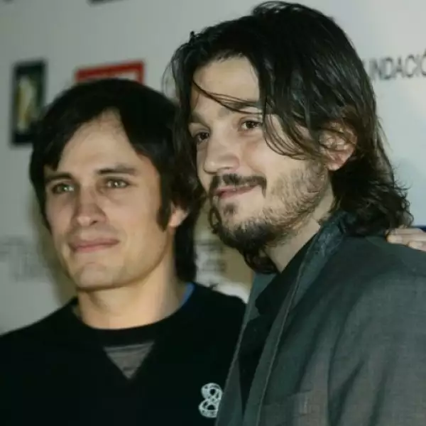 Los actores y promotores de cine documental Gael García y Diego Luna se mostraron satisfechos de los logros alcanzados este año con "Ambulante gira de documentales 2009" que ellos promueven al lado de Pablo Cruz, ya que aseguran "cada ciudad lo ha adoptad