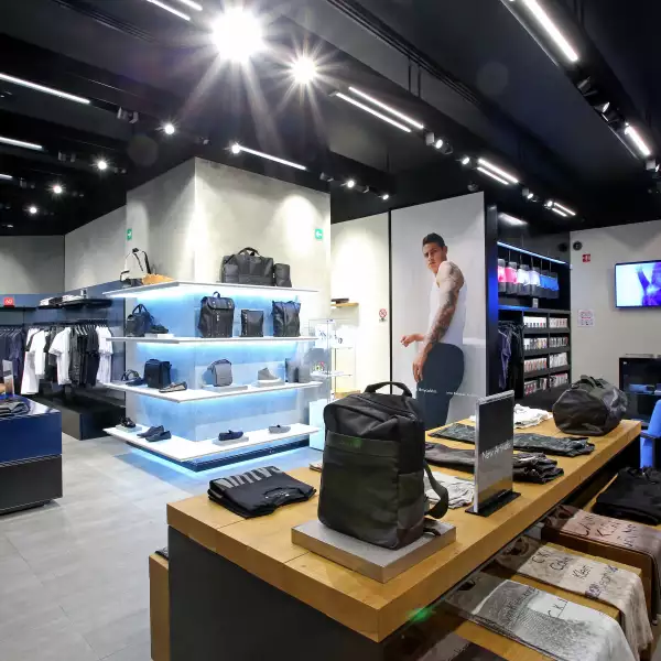 Puntos de venta Calvin Klein Jeans y Sportwear en CC Vallejo