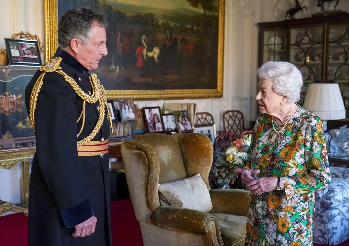 Nck Carter, reina Isabel II