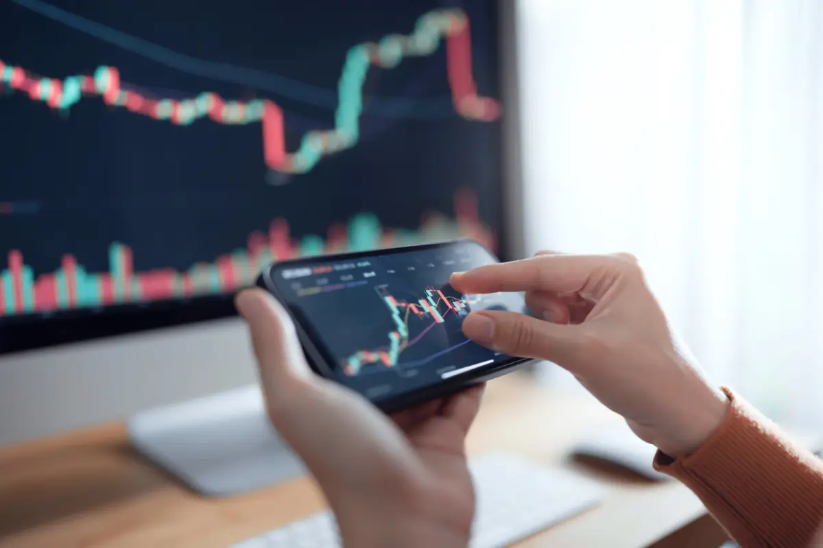 Riesgo, cautela y oportunidades: ¿Dónde poner tu dinero en 2025?