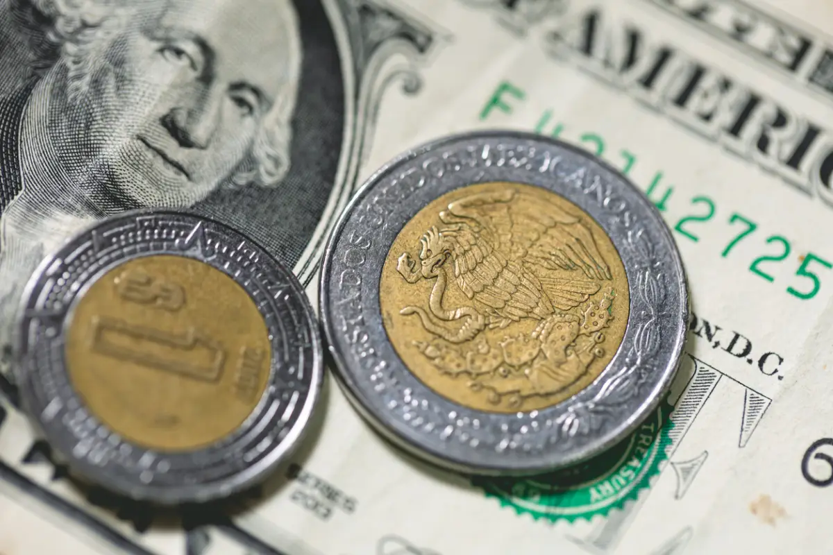 El peso mexicano se aprecia frente al dólar y alcanza su mejor nivel en el año
