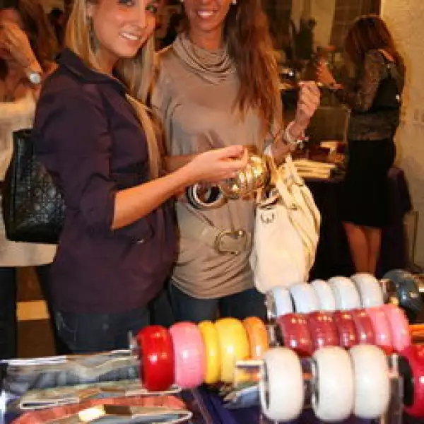 Paula Arango, Juana Domenzain