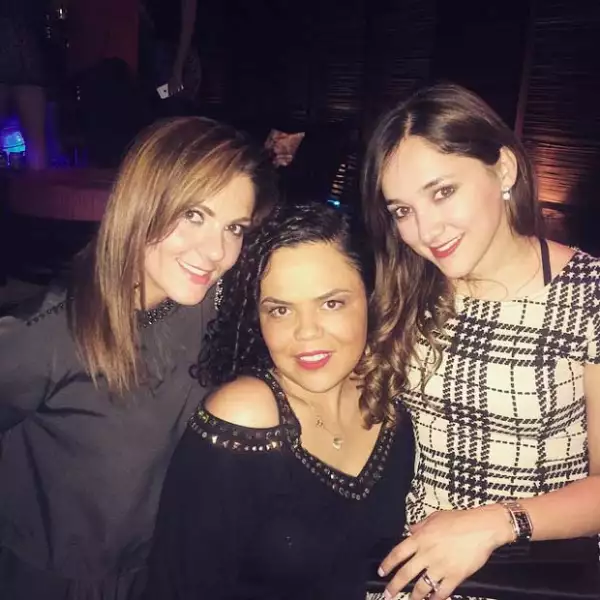 Sherlyn disfruta estar no solo con su esposo, sino también al lado de sus amistades.