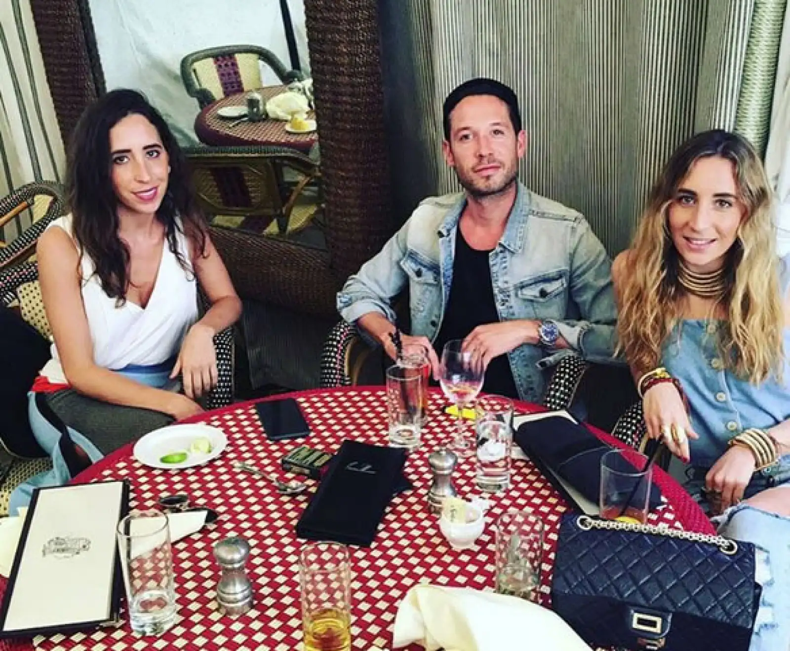 En Los Ángeles las hermanas de la Borbolla in all the cool places junto con Alan de la Peña.