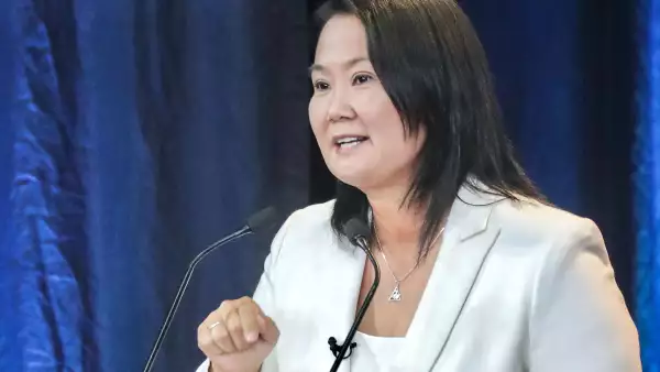La candidata de derecha de Perú, Keiko Fujimori, habla durante el último debate con su oponente, el candidato socialista Pedro Castillo, antes de las elecciones de segunda vuelta del 6 de junio, en Arequipa, Perú, el 30 de mayo de 2021.