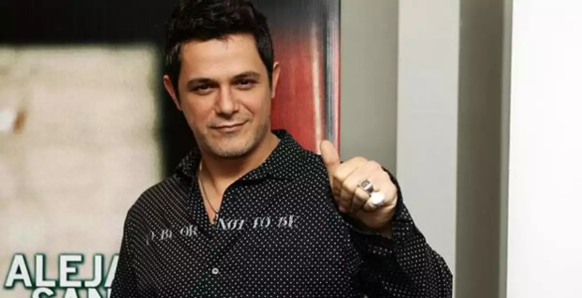 El cantante se mostró renuente a dar información sobre su vida privada.