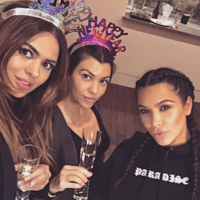 Celebraron con amigas, vino y muchos accesorios.
